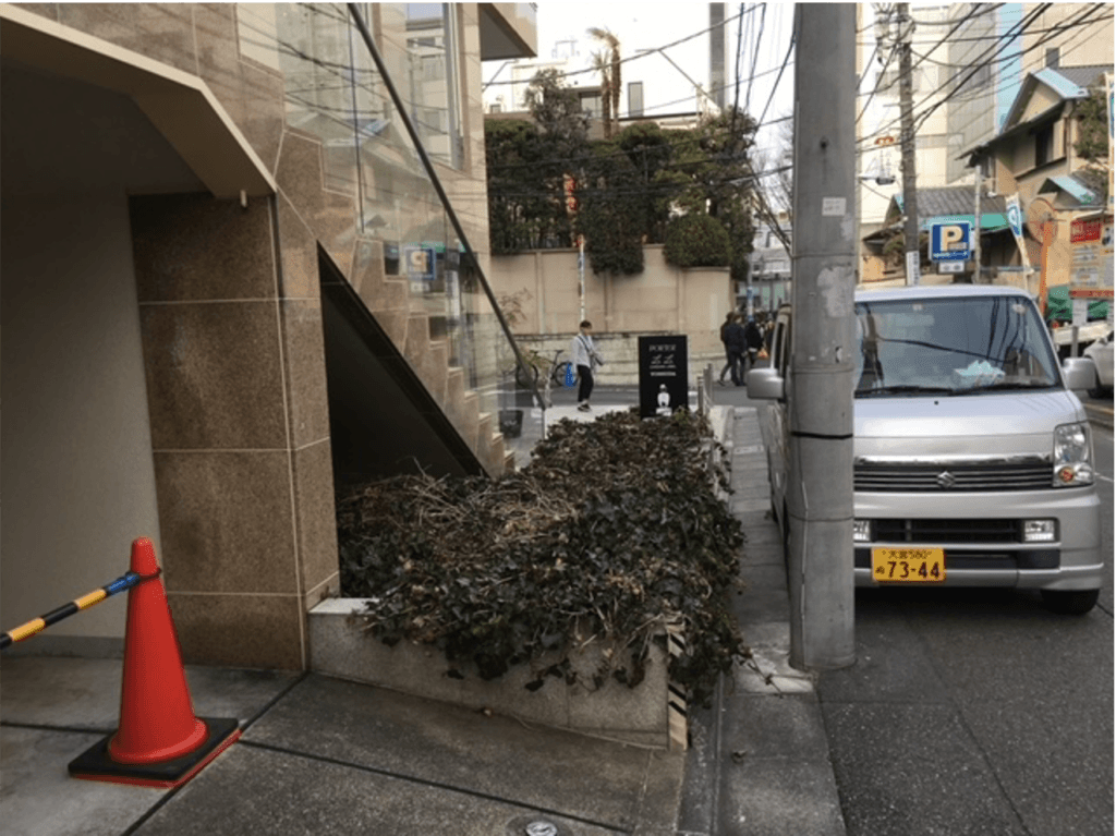 渋谷区小売店 — 施工前 3