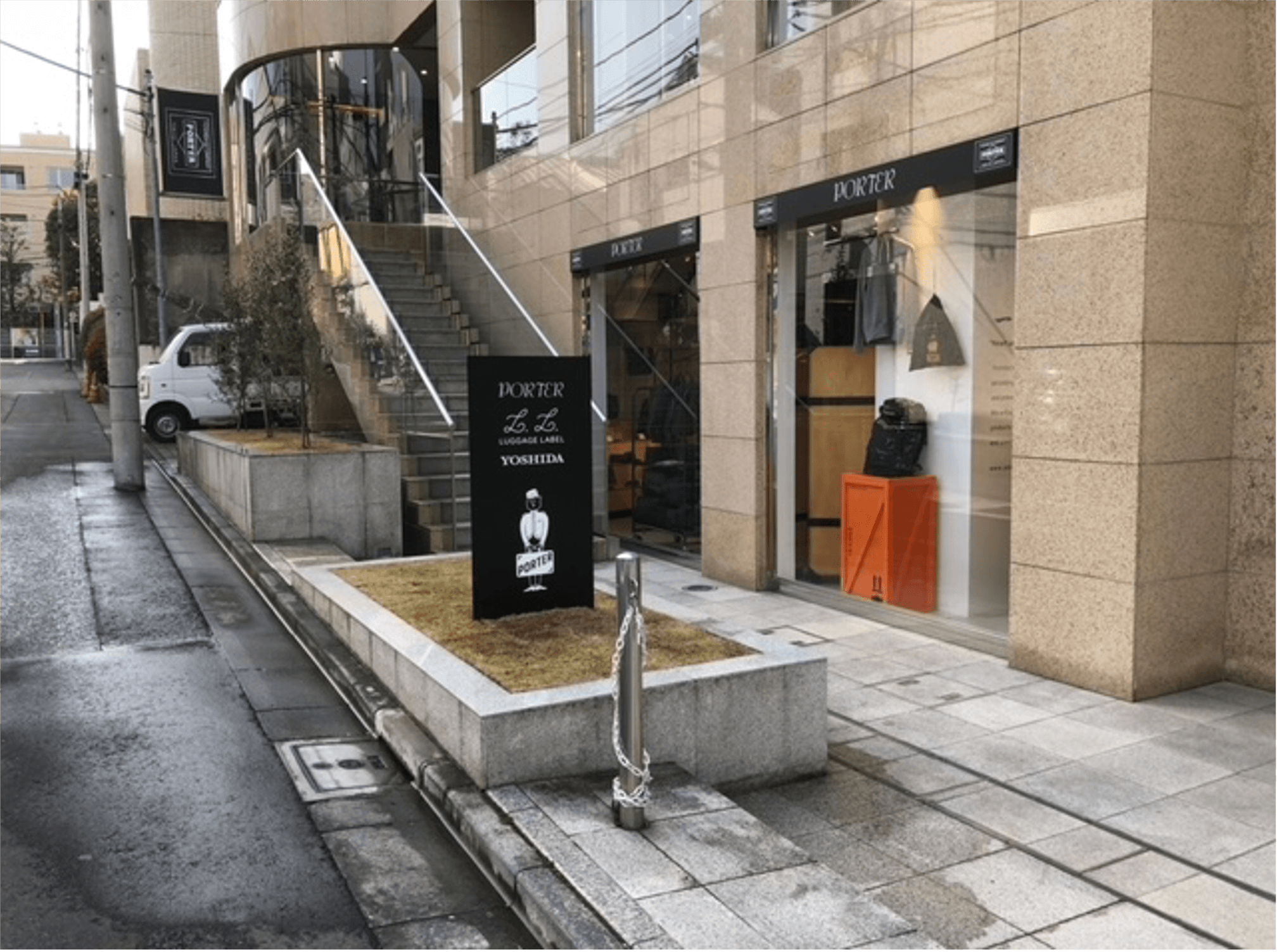 渋谷区小売店 — 施工後 1